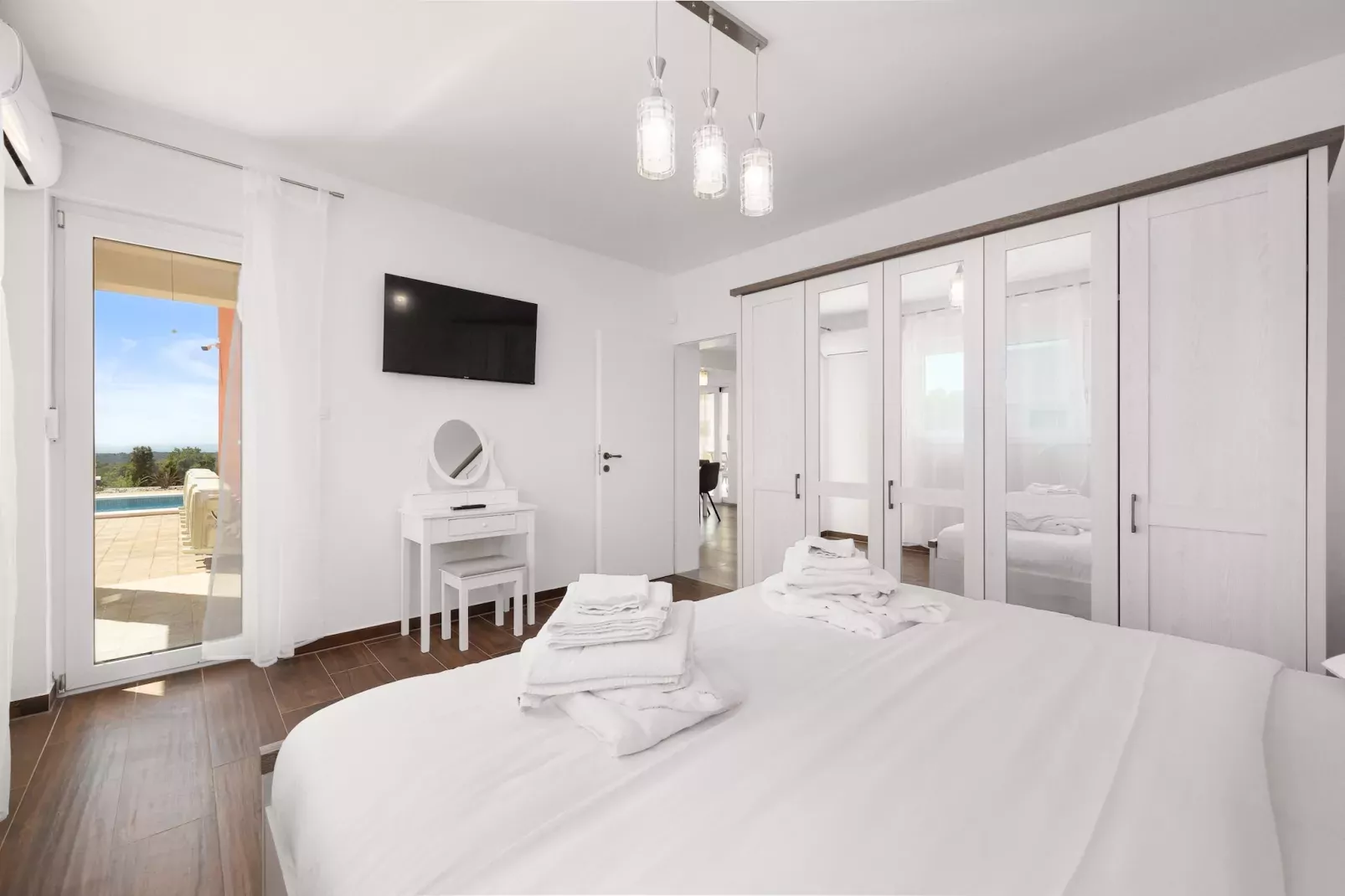 Enchanting Villa Rossa South with Pool and Jacuzzi-Bedroom
