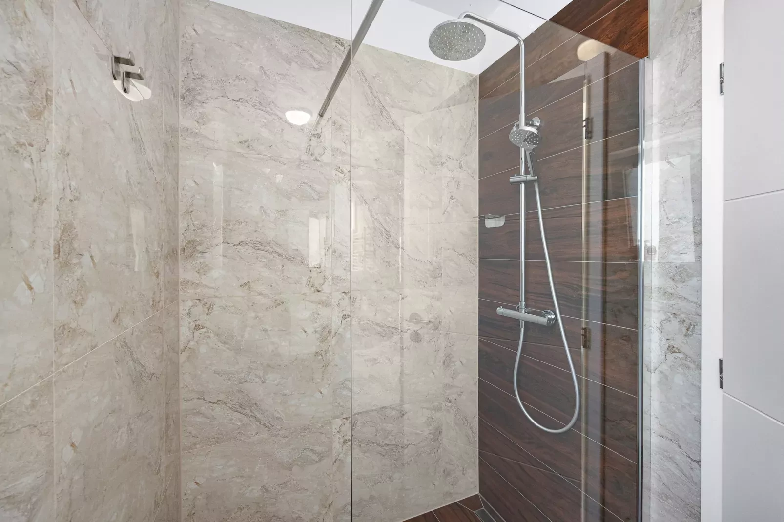 Enchanting Villa Rossa South with Pool and Jacuzzi-Bathroom
