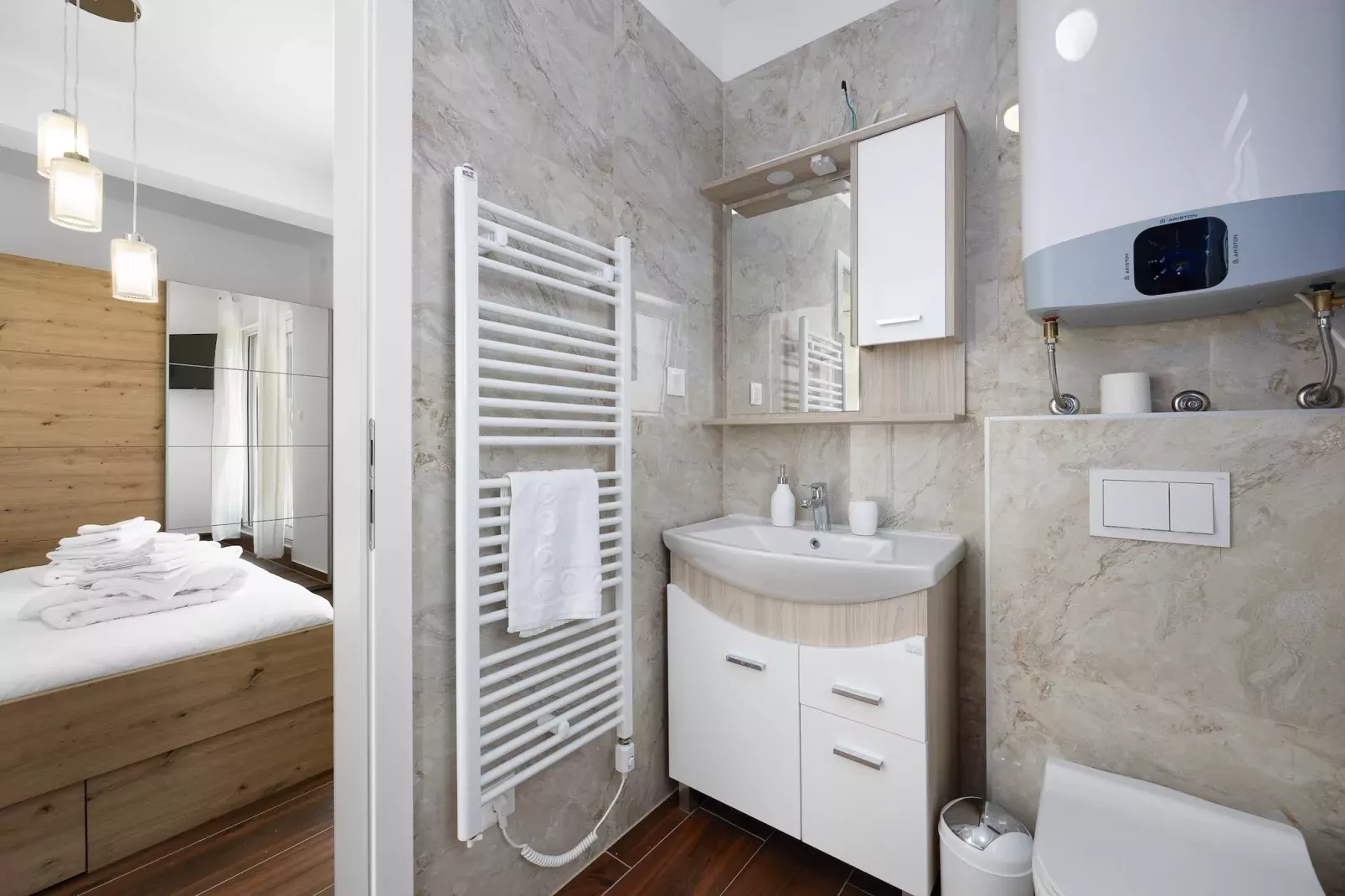 Enchanting Villa Rossa South with Pool and Jacuzzi-Bathroom