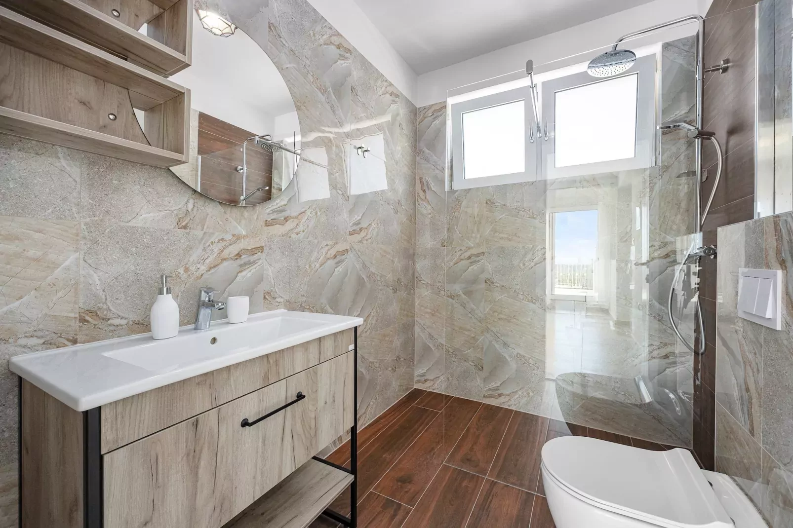 Enchanting Villa Rossa South with Pool and Jacuzzi-Bathroom