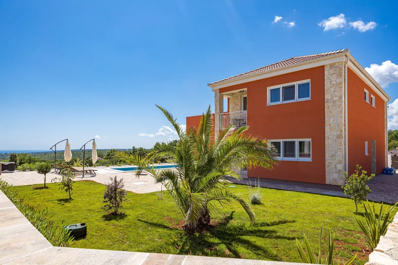 Enchanting Villa Rossa South with Pool and Jacuzzi-Outdoor