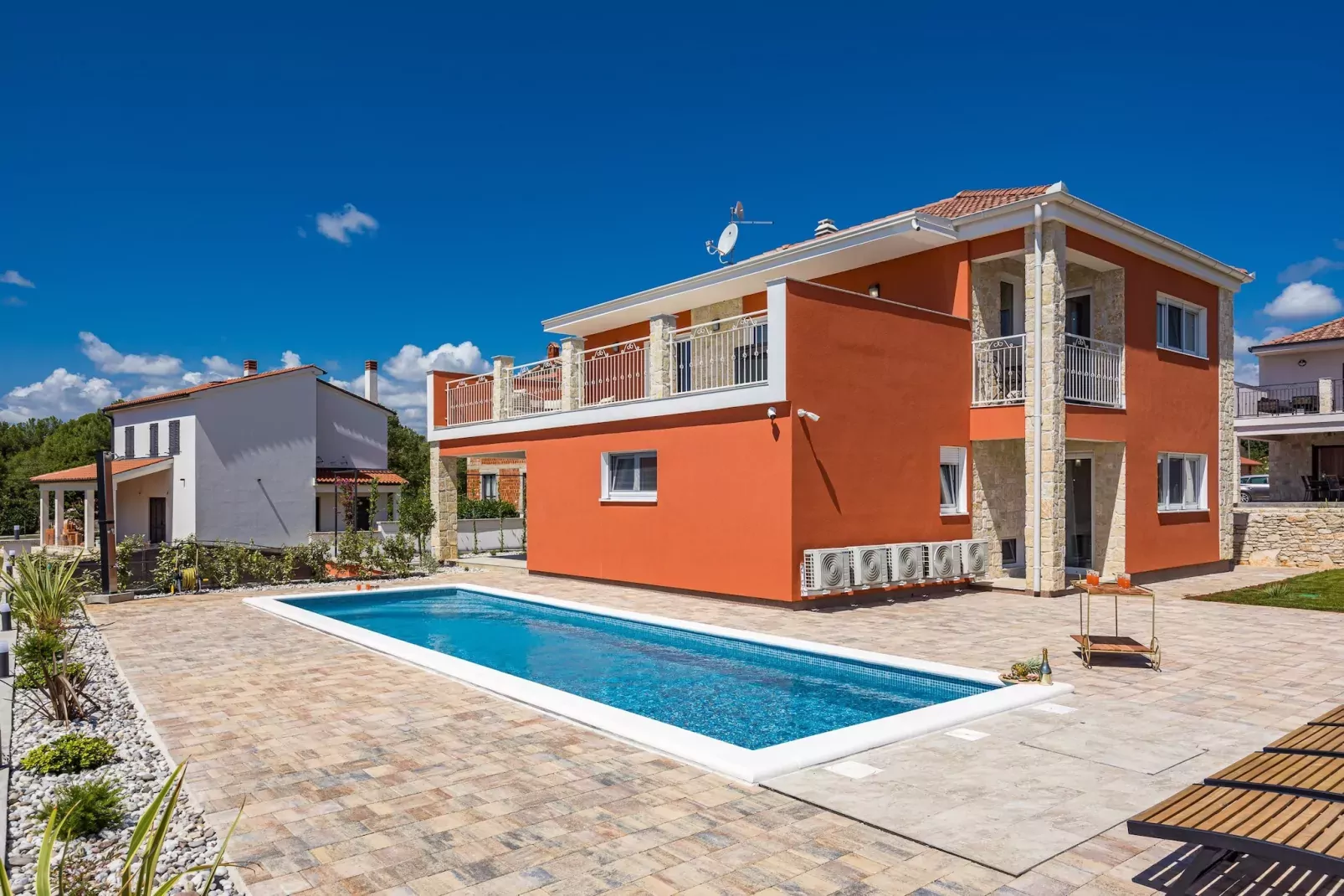 Enchanting Villa Rossa South with Pool and Jacuzzi-Outdoor