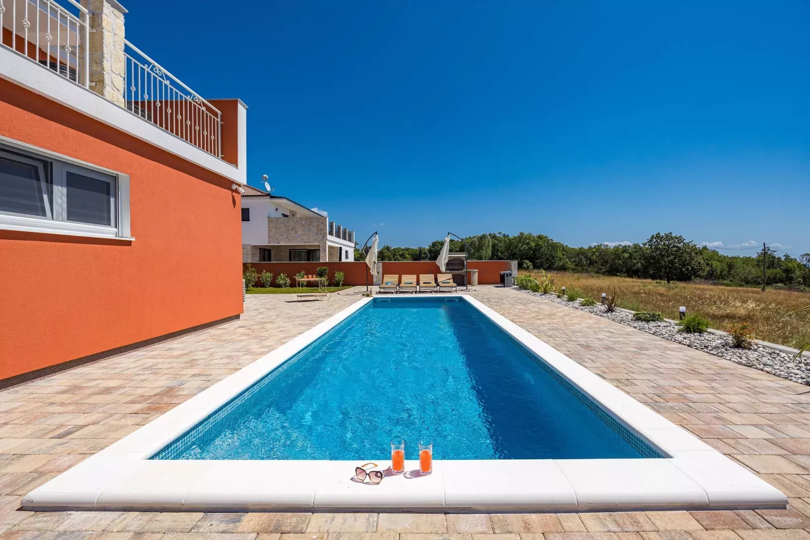 Enchanting Villa Rossa South with Pool and Jacuzzi-Outdoor