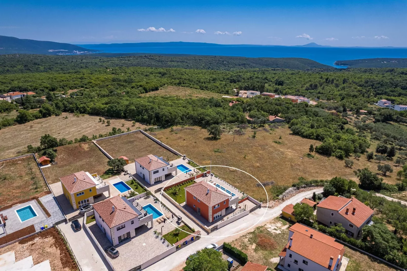 Enchanting Villa Rossa South with Pool and Jacuzzi-Outdoor