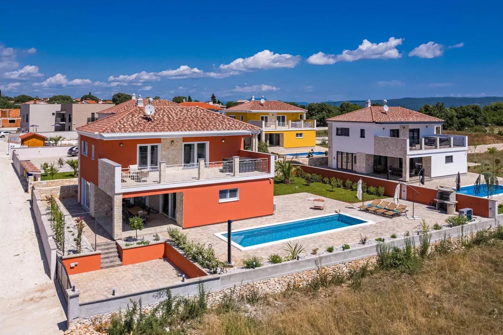 Enchanting Villa Rossa South with Pool and Jacuzzi-Outdoor