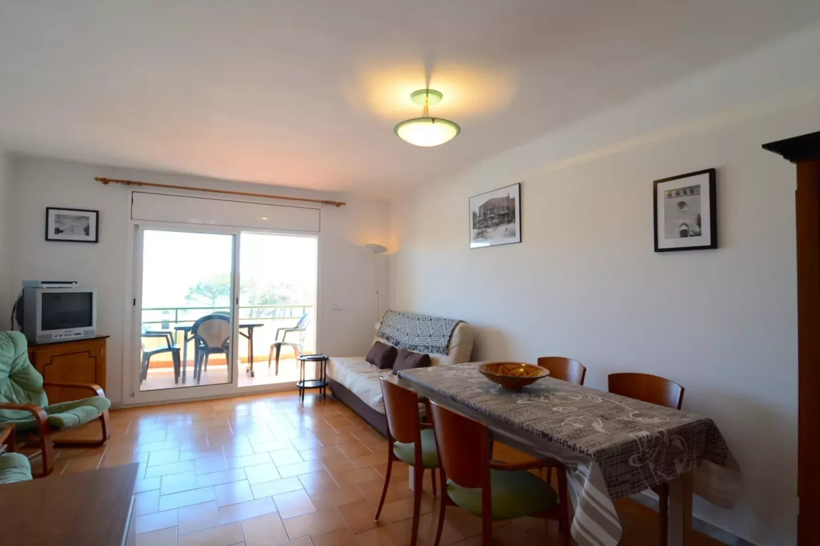 GREGAL 5-Dining room