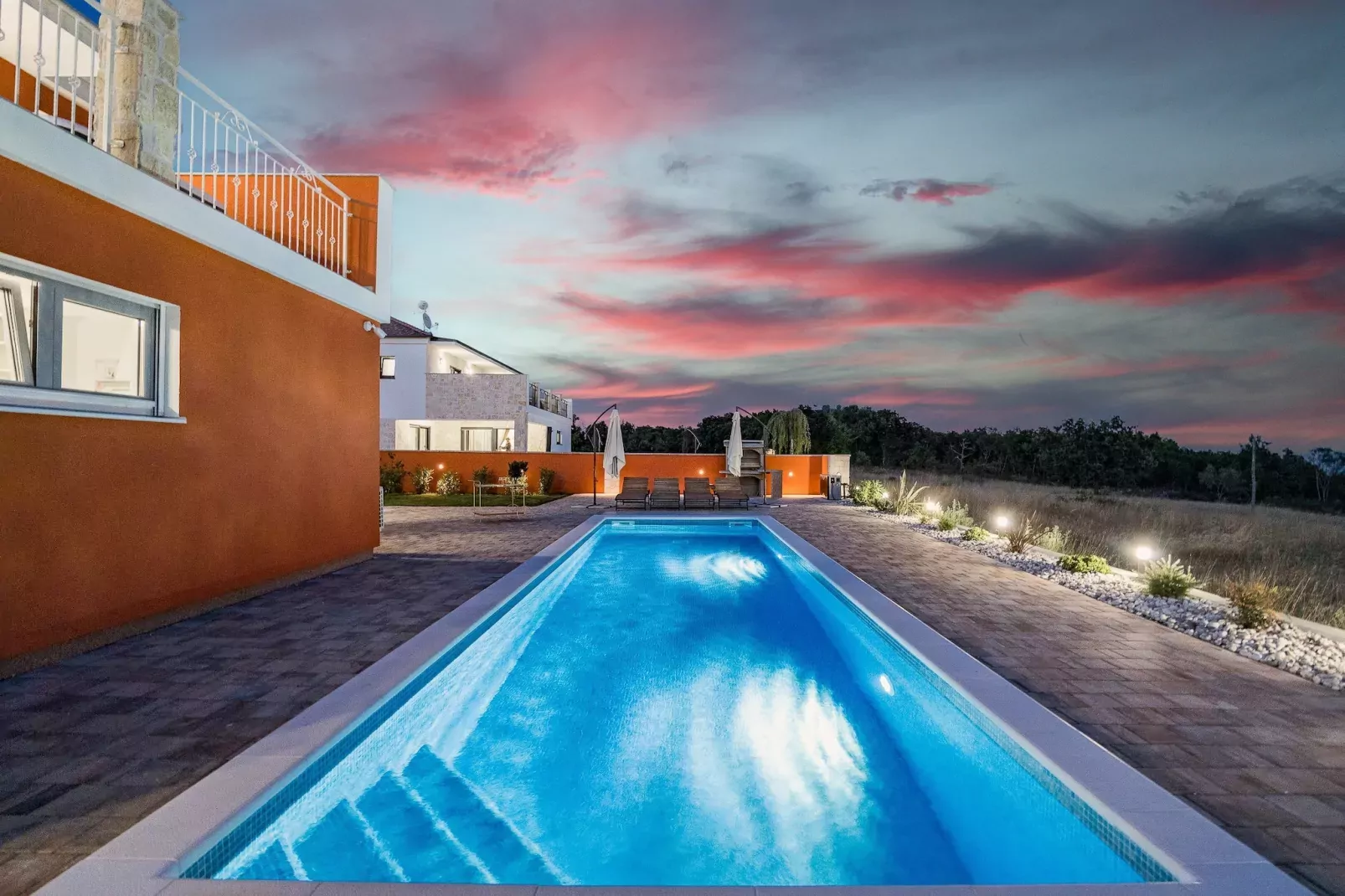 Enchanting Villa Rossa South with Pool and Jacuzzi-Outdoor