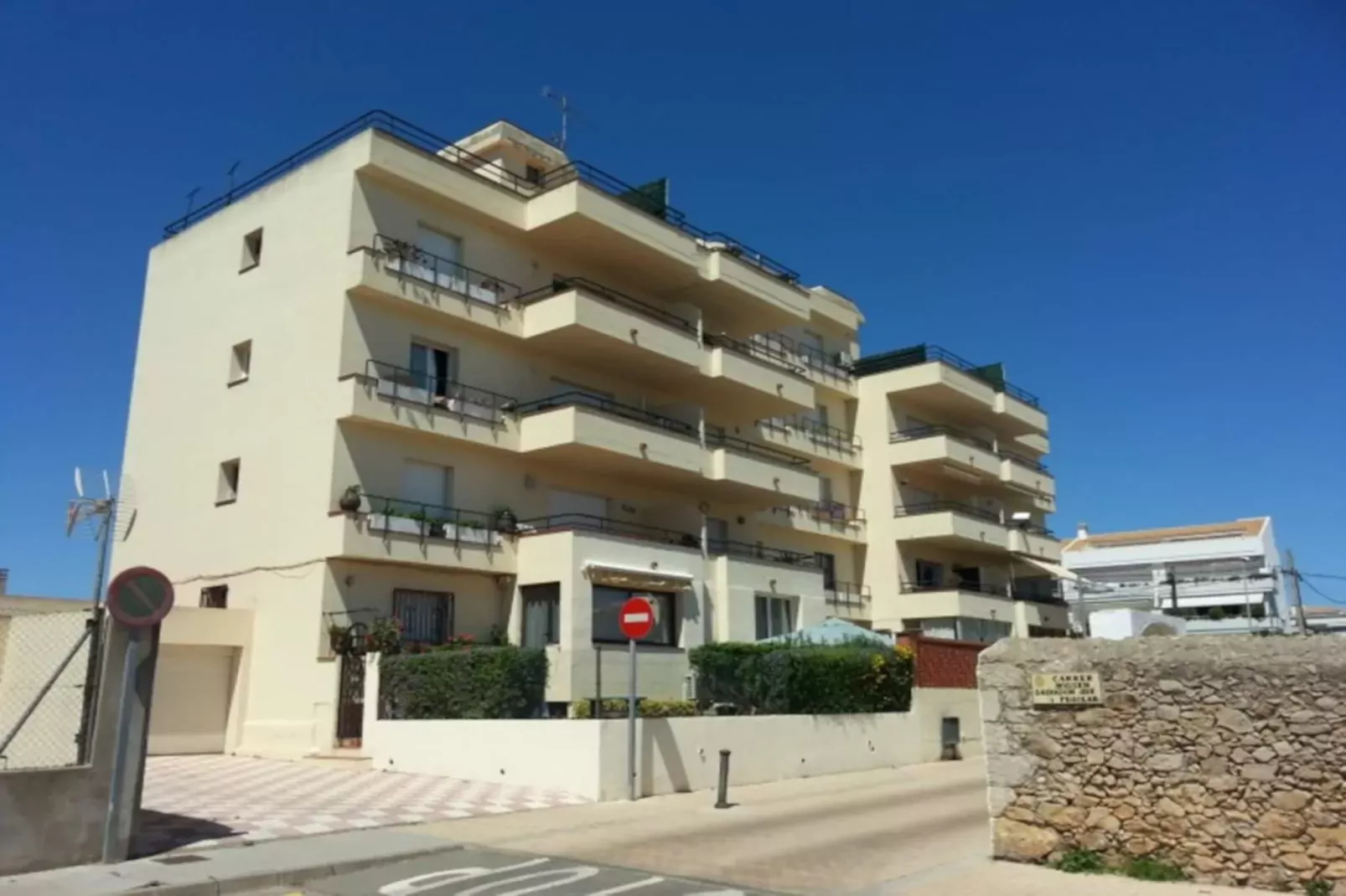 GREGAL 5-Exterior summer