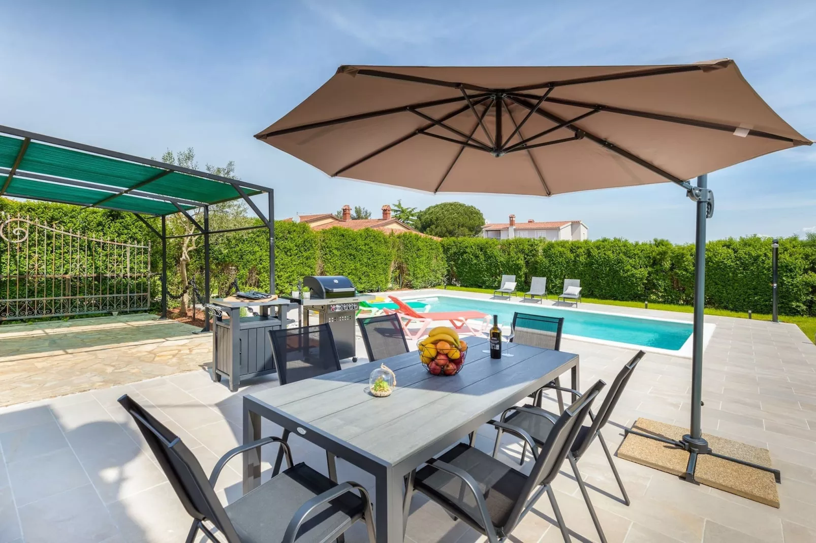 Holiday Home Dori with Big Garden-Pool