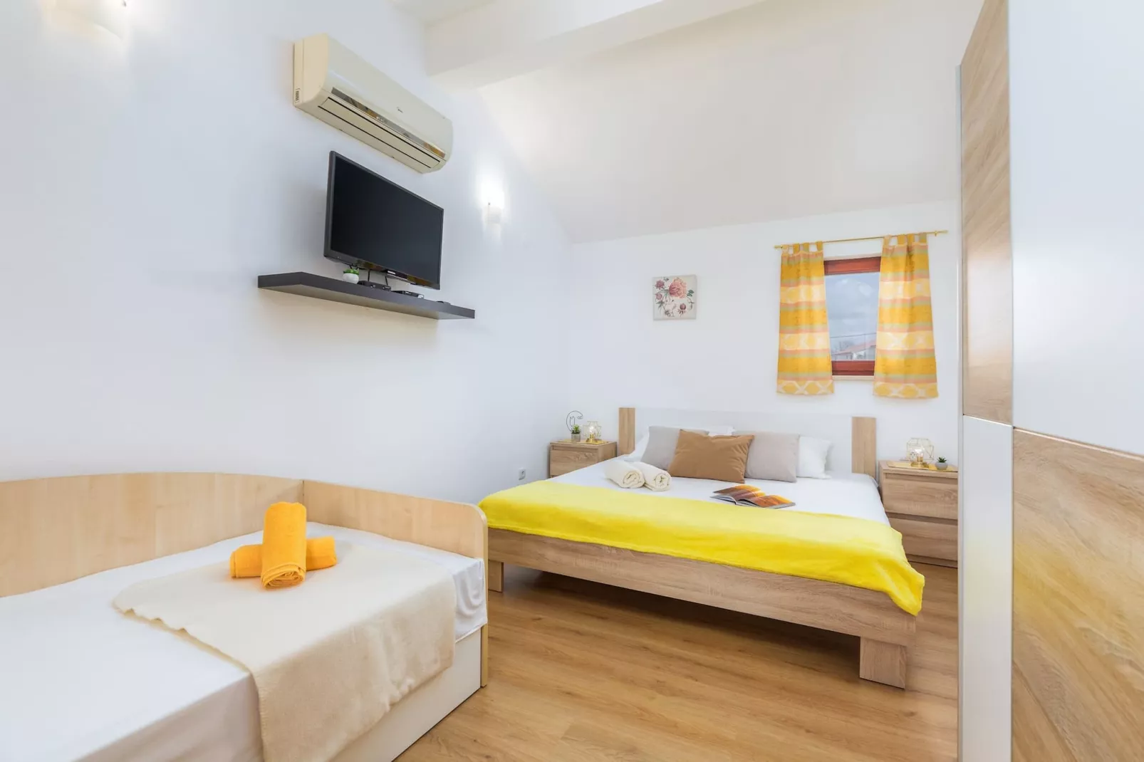 Holiday Home Dori with Big Garden-Bedroom