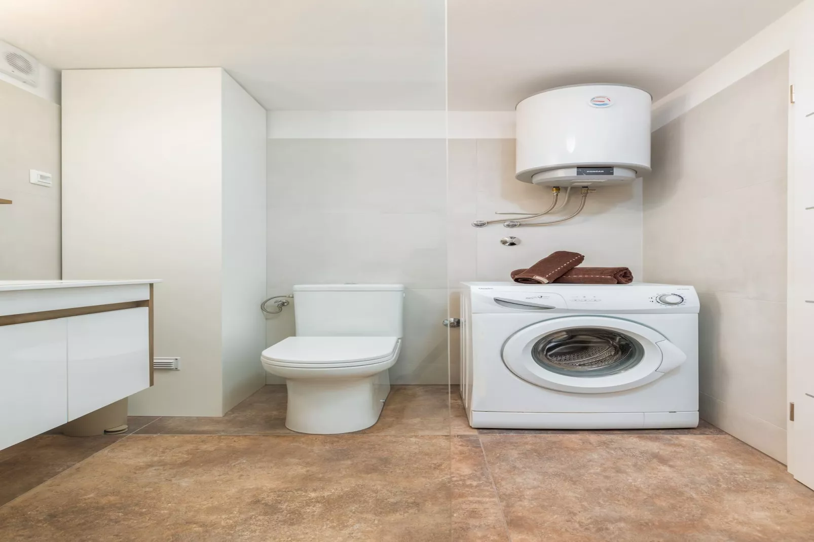 Holiday Home Dori with Big Garden-Bathroom