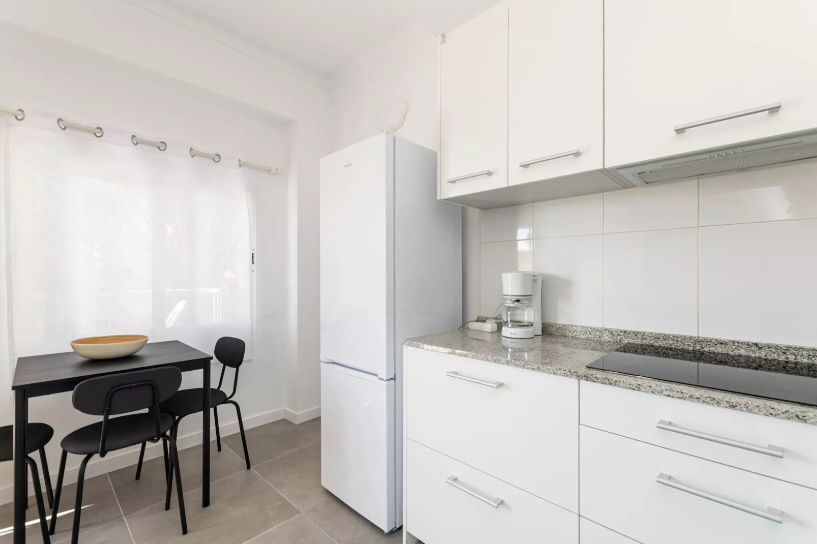 YourHouse apartment Monges con balcón-Dining room