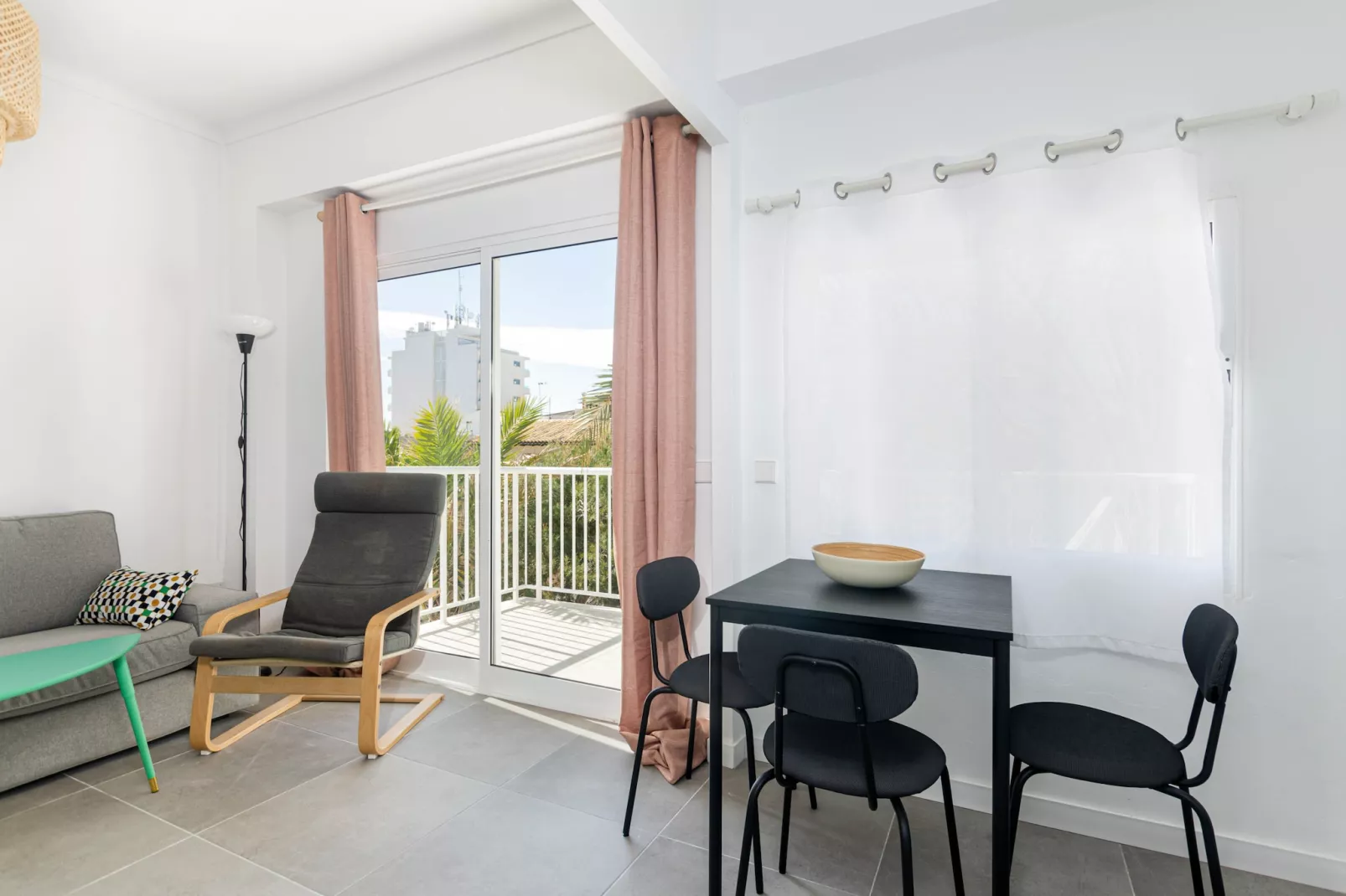 YourHouse apartment Monges con balcón-Dining room