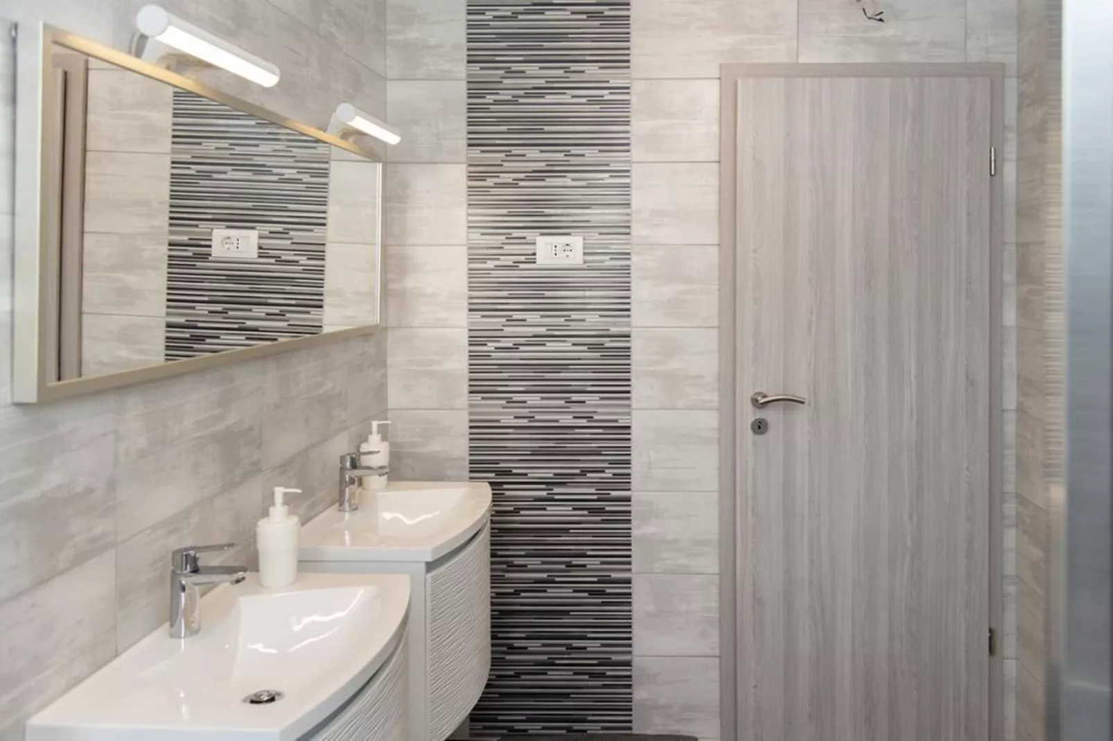 Apartment B - Flower Garden by M&A-Bathroom