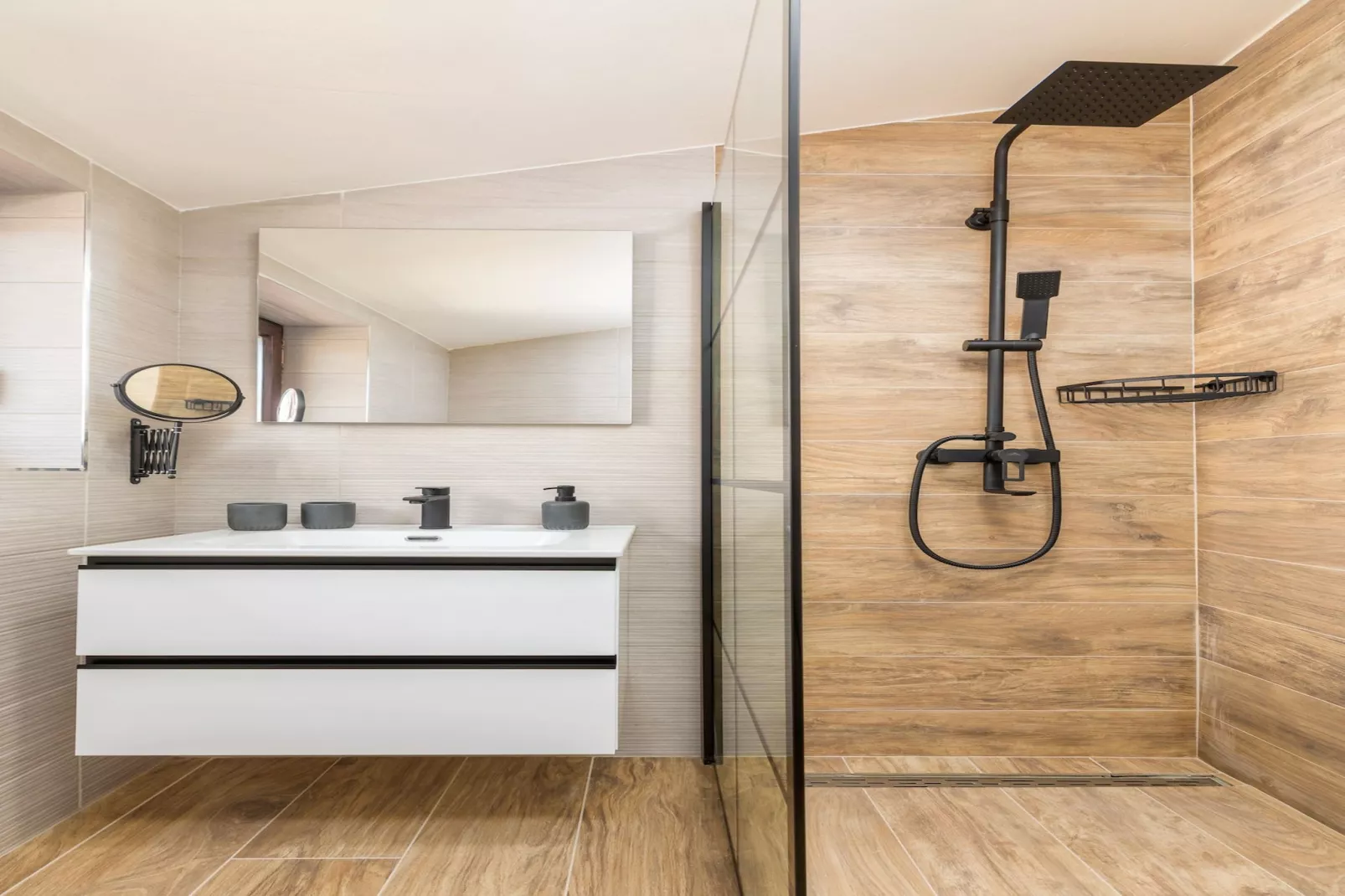 Marceta Double Room - Pool and Big Garden-Badezimmer