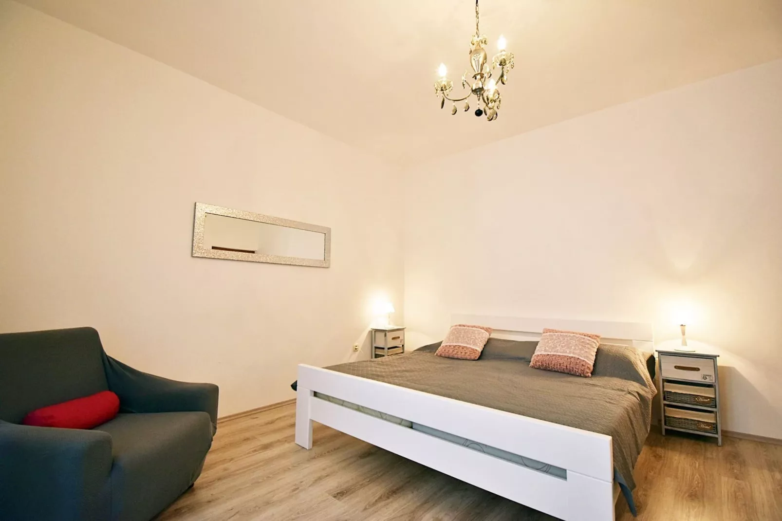 Flower Garden by M&A - Lovely Apartment (A)-Schlafzimmer