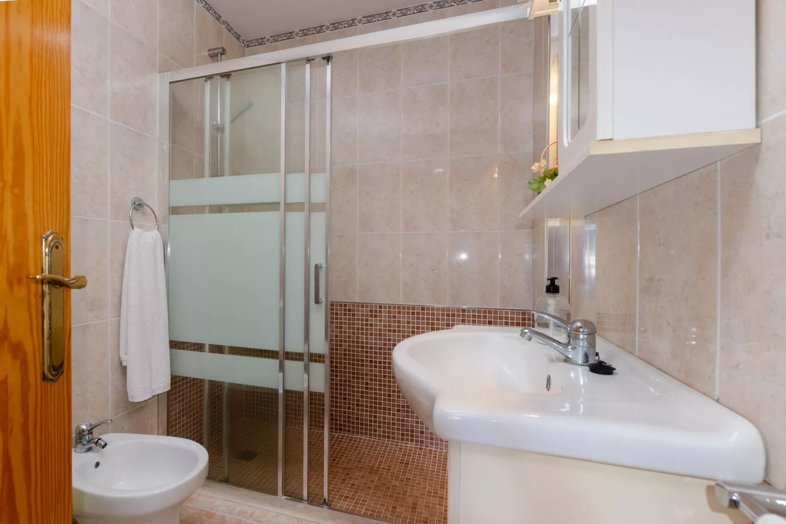 YourHouse Oratge-Bathroom