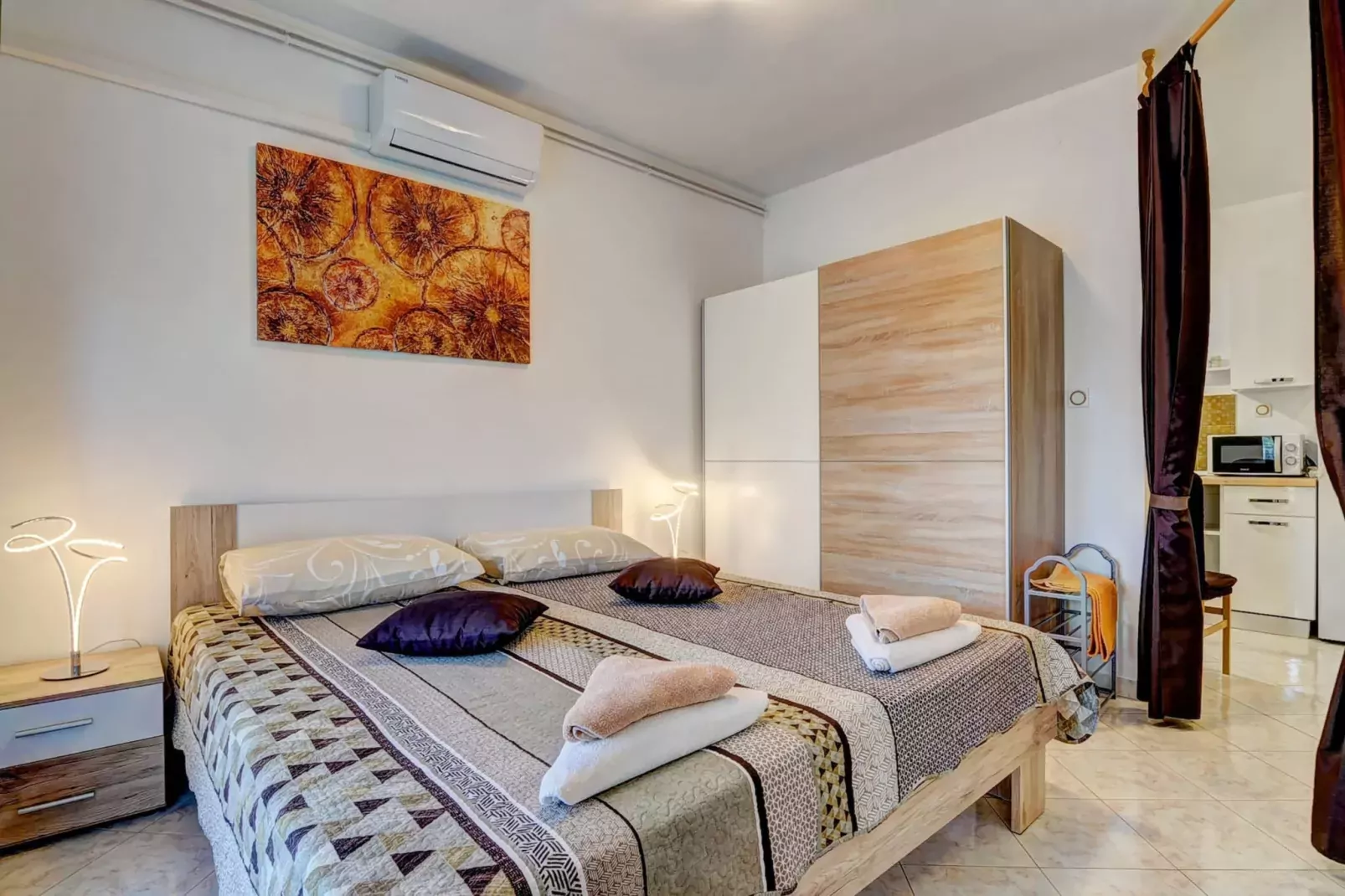 Kajfes A3 - Lovely Studio Apartment with Terrace-Bedroom