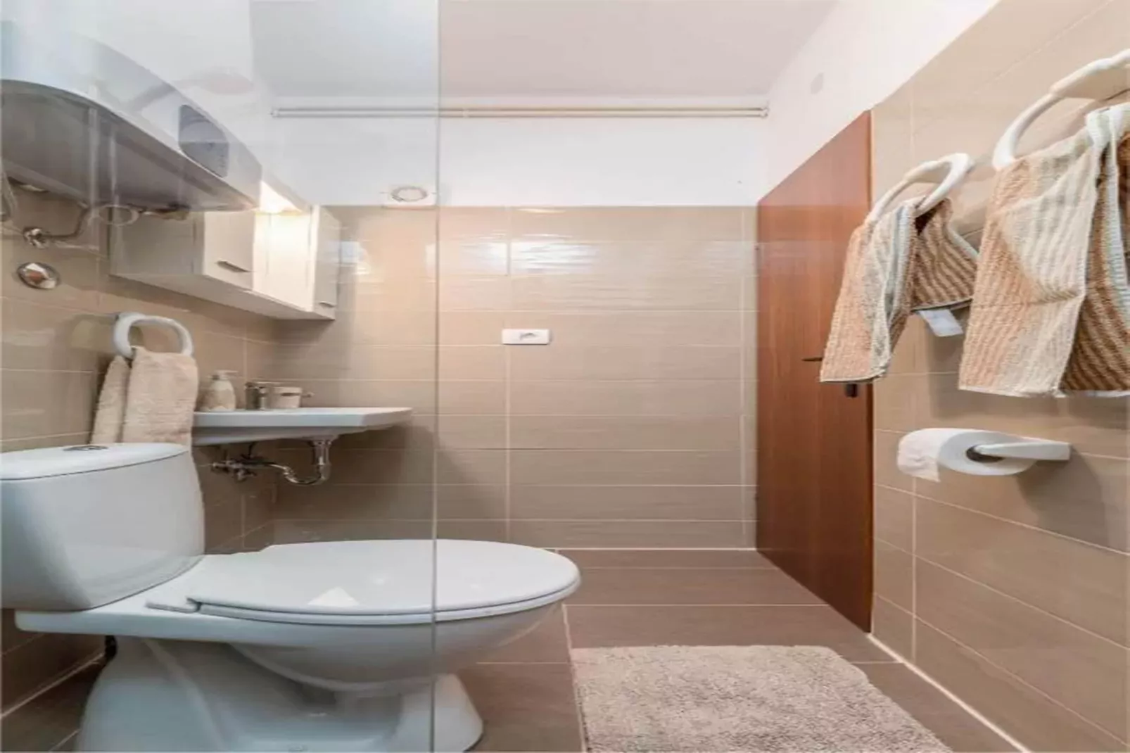 Kajfes A3 - Lovely Studio Apartment with Terrace-Bathroom
