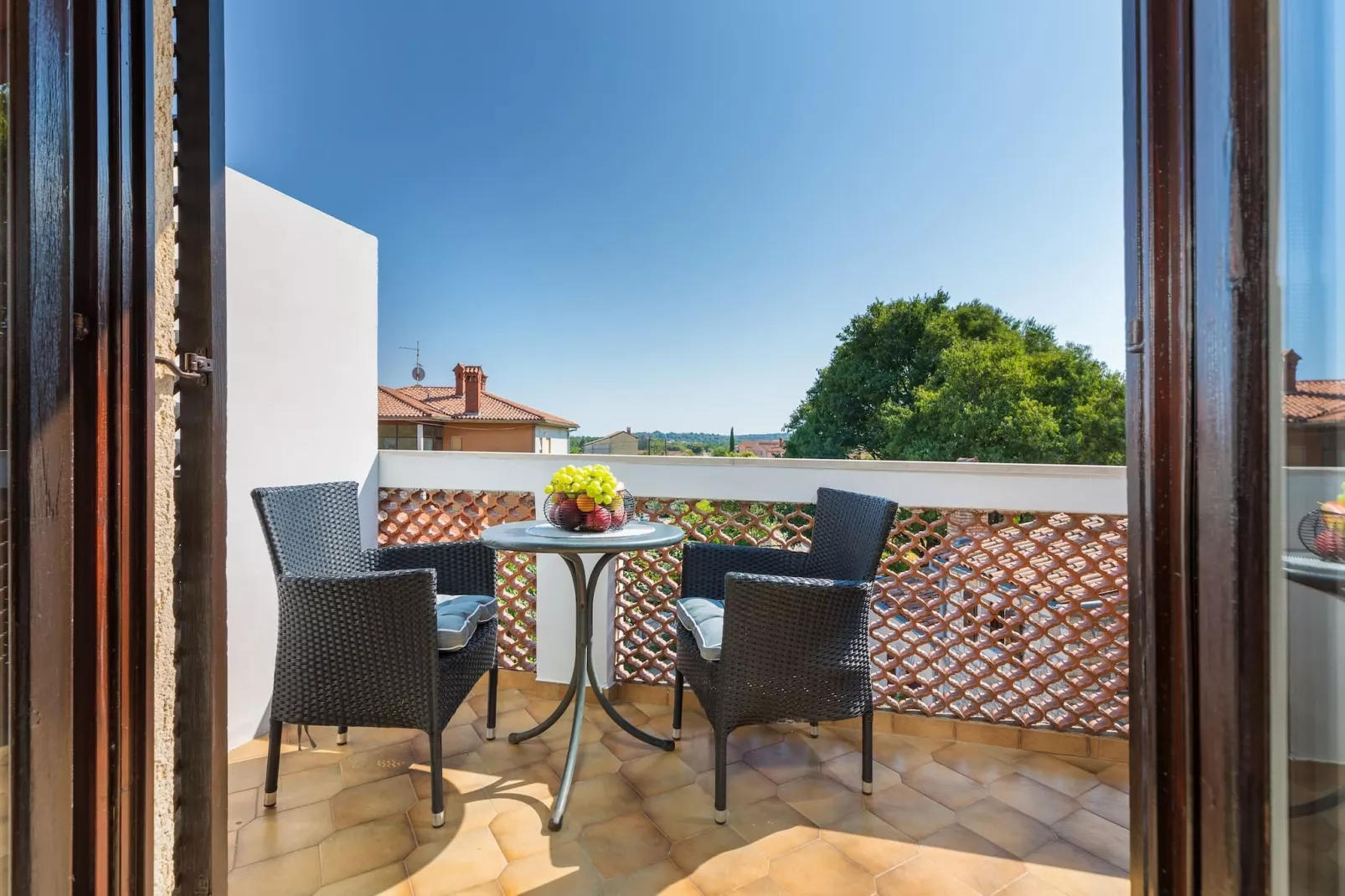 Marceta Apartment 3 - Pool and Big Garden-Terrassenbalkon