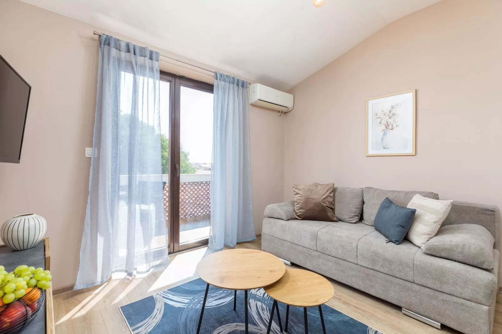 Marceta Apartment 3 - Pool and Big Garden-Wohnzimmer
