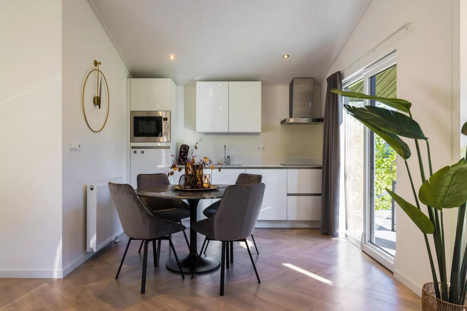 Vakantiepark Latour 8-Dining room