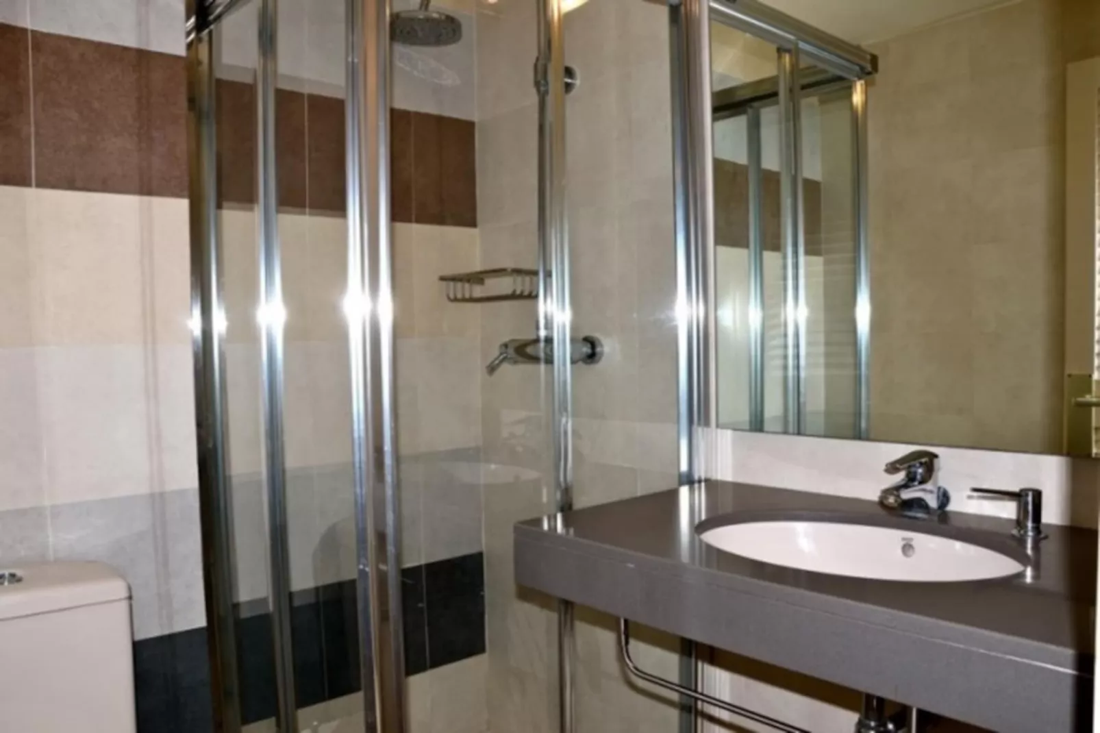 PHENICIA 16 PK-Bathroom