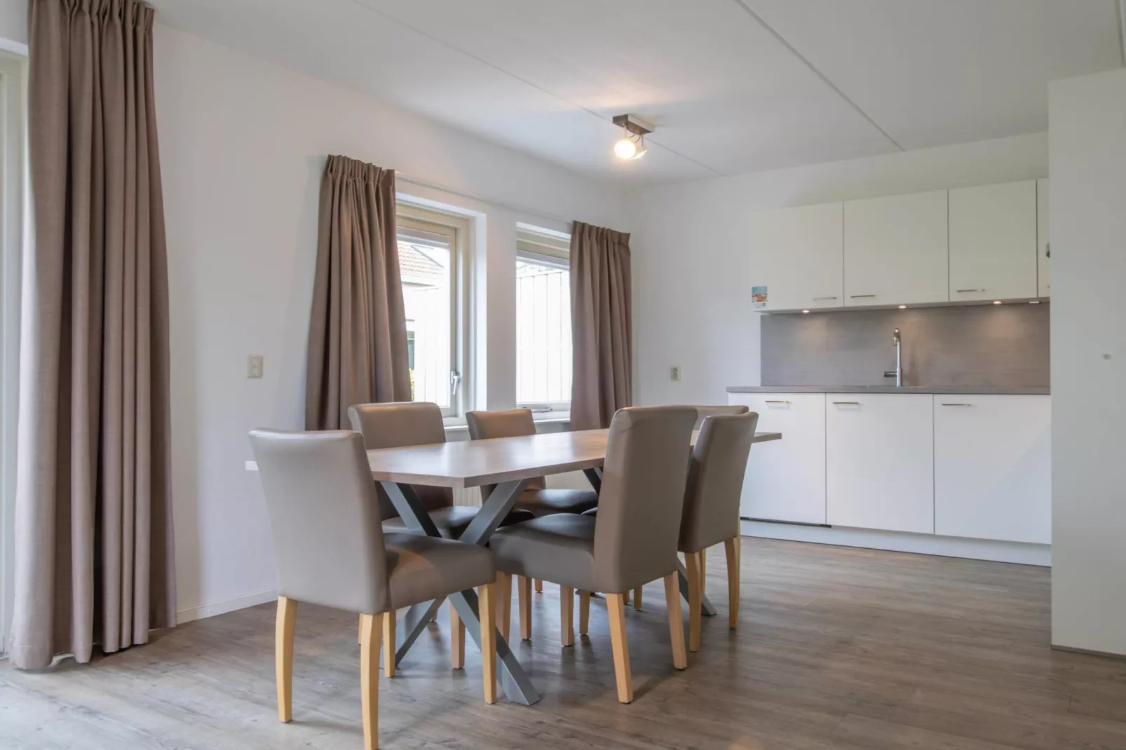 Vakantiepark Soeten Haert 13-Esszimmer
