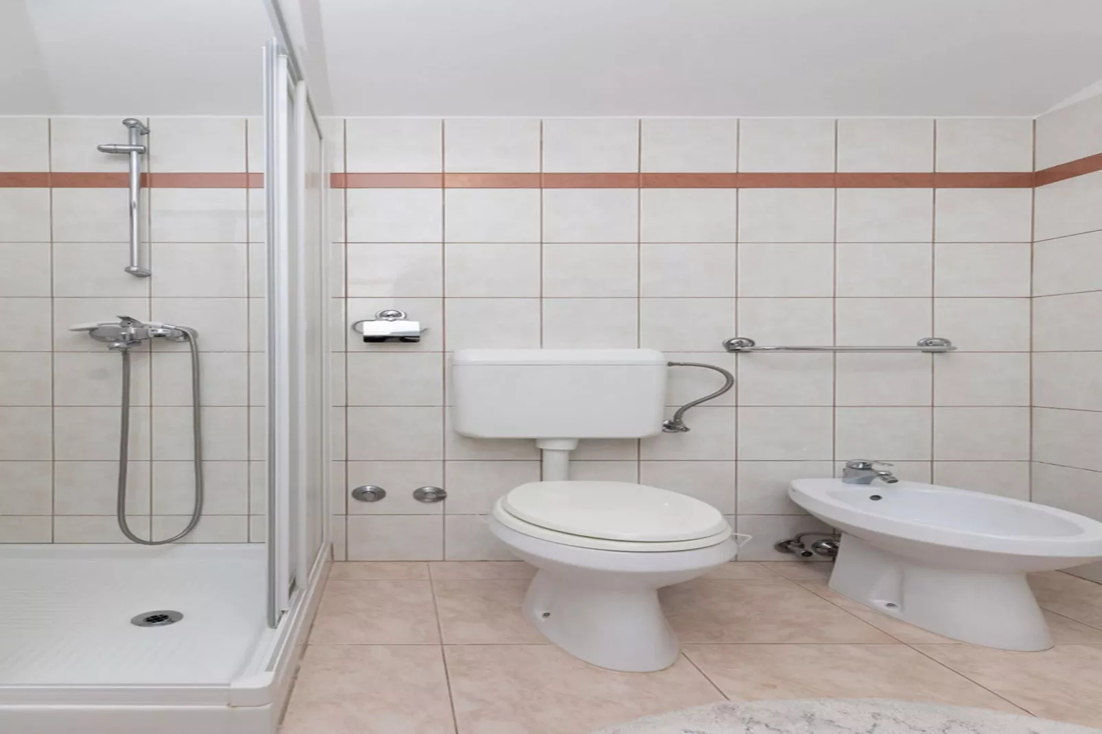 Apt. C - Flower Garden by M&A-Bathroom