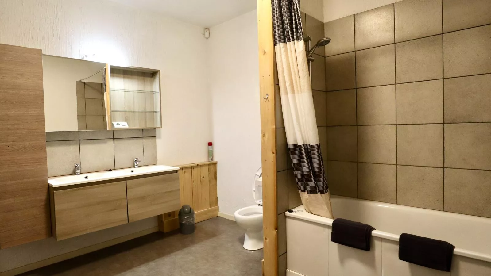 Halinsart-Bathroom