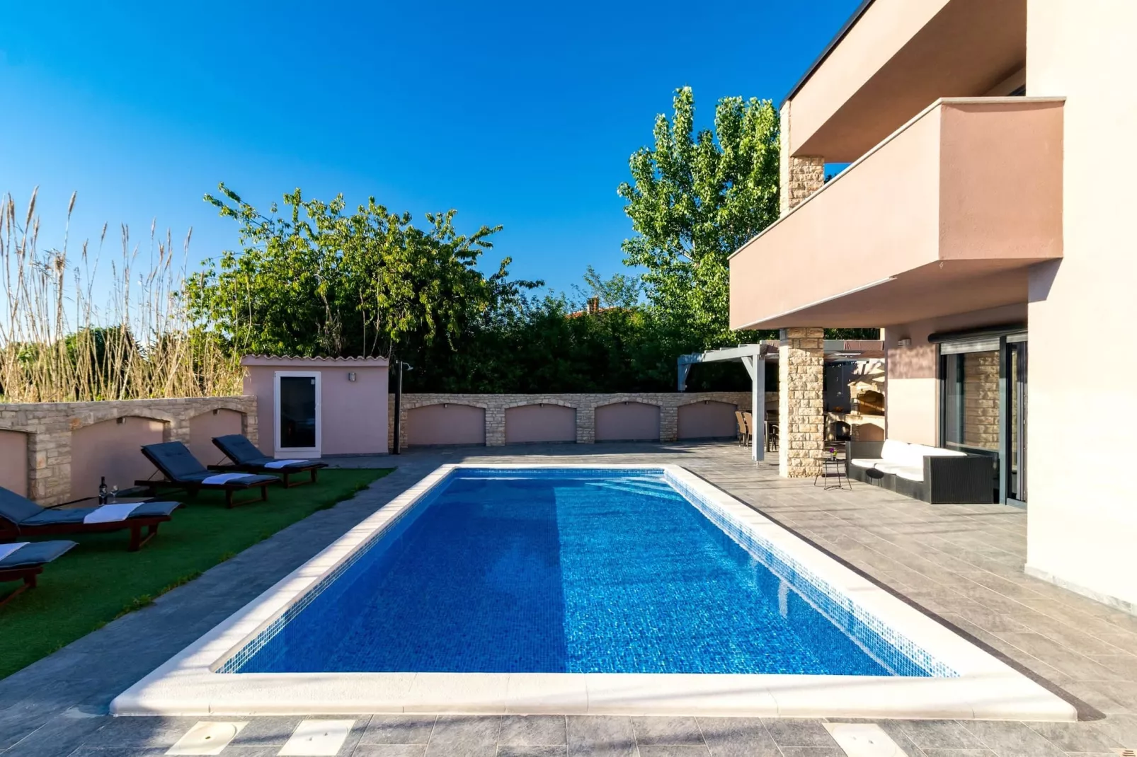 poolofhouse