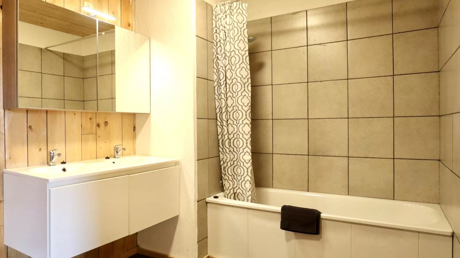 Halinsart-Bathroom