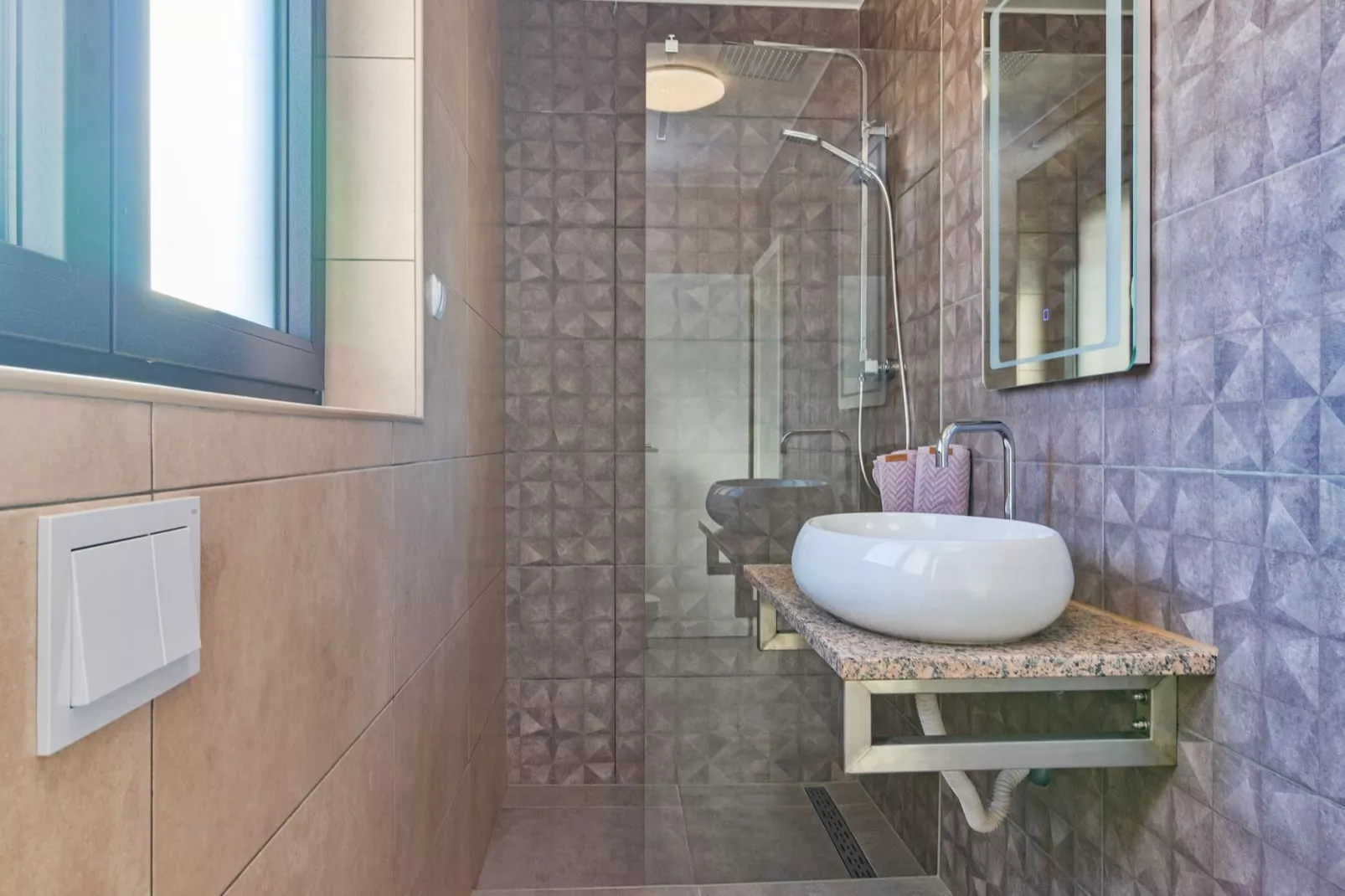 Beautiful Villa Nika with Pool-Bathroom