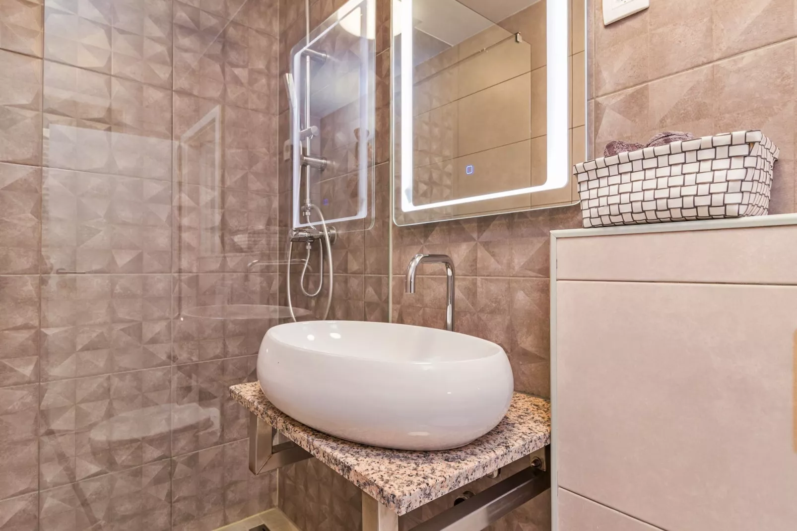 Beautiful Villa Nika with Pool-Bathroom