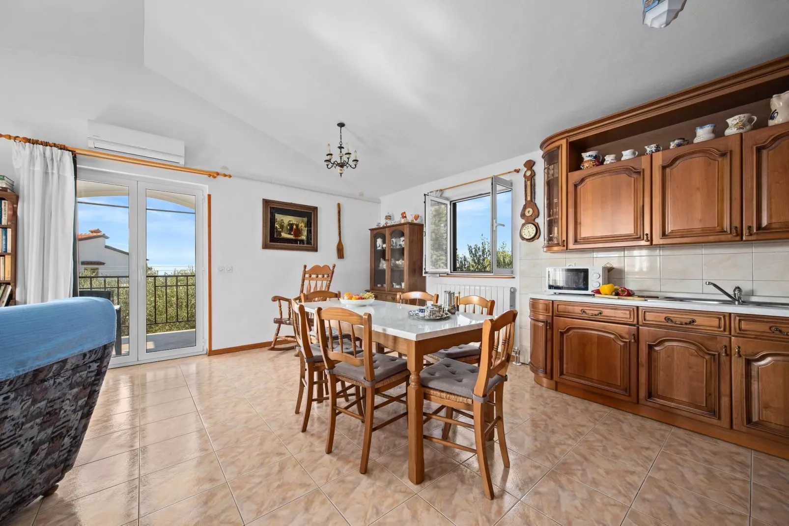 Apartment Tedi with Sea View-Esszimmer