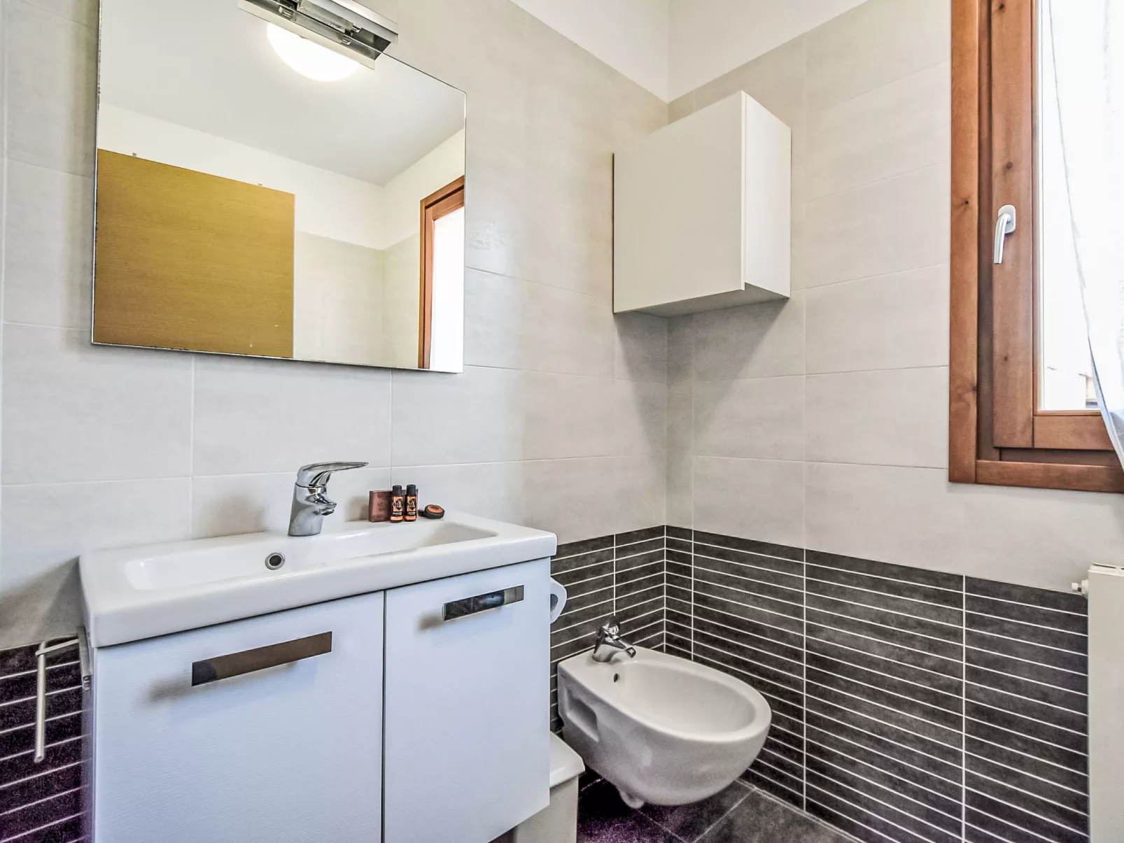 Endine Pool Apartment-Inside