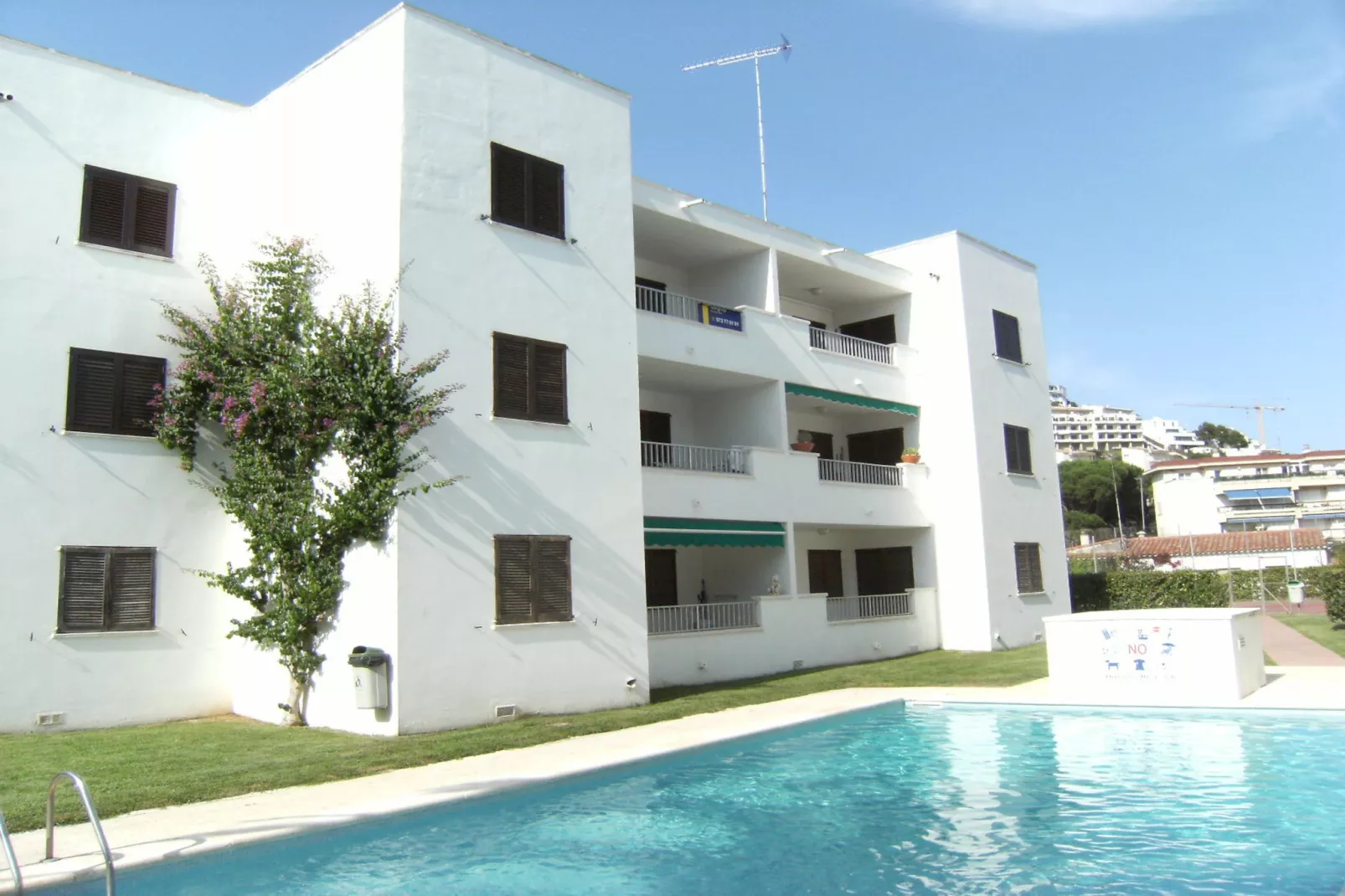CALA MONTGO 33-Outdoor
