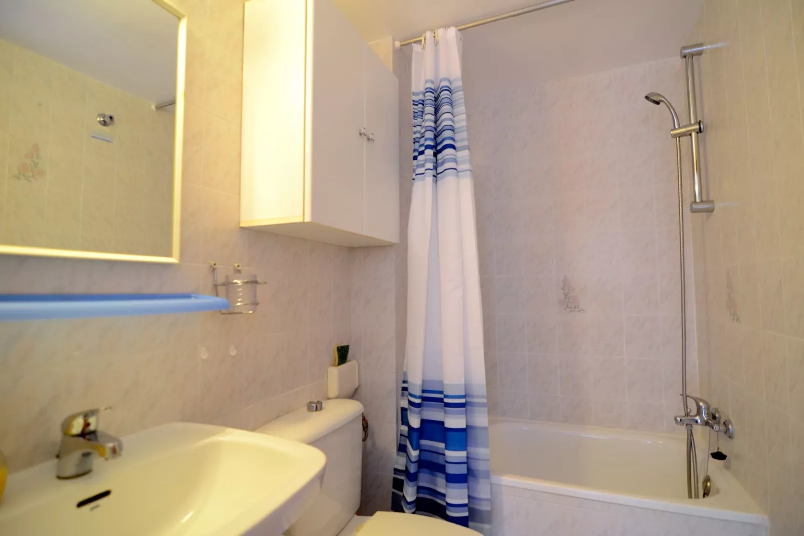CALA MONTGO 15 AC-Badezimmer