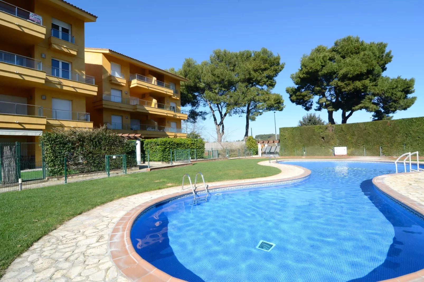 ATHENEA I 2-4-Pool