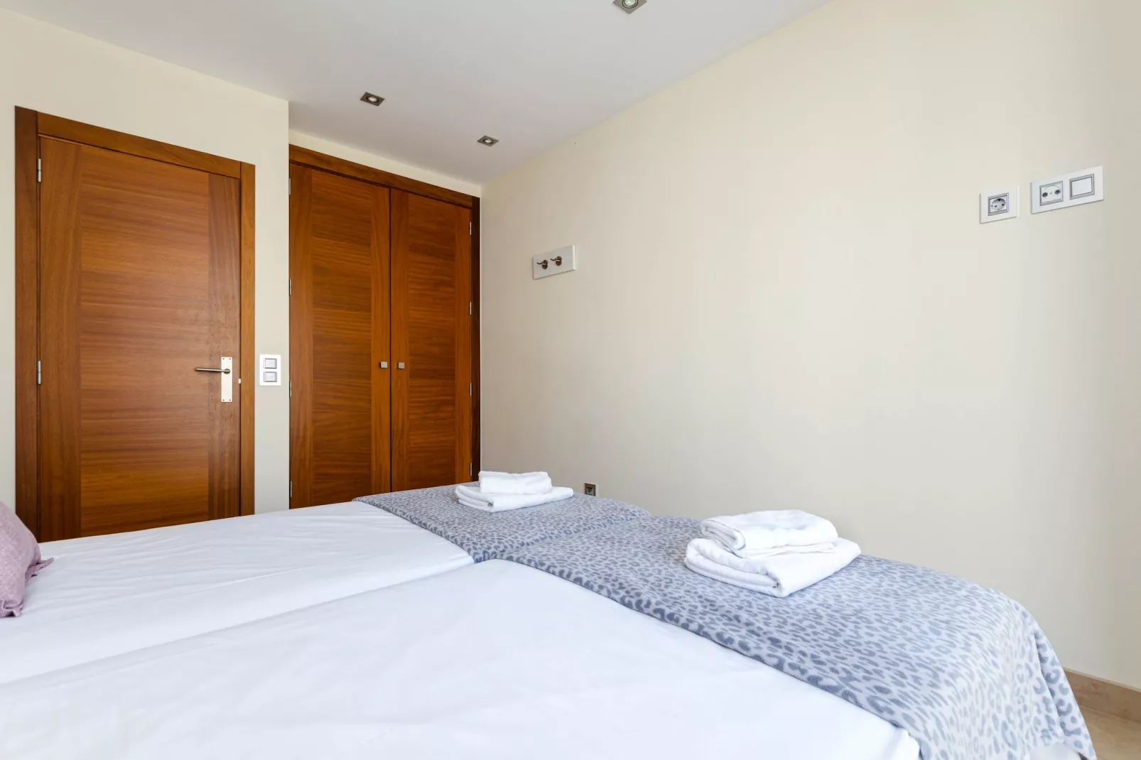 YourHouse Juan-Schlafzimmer