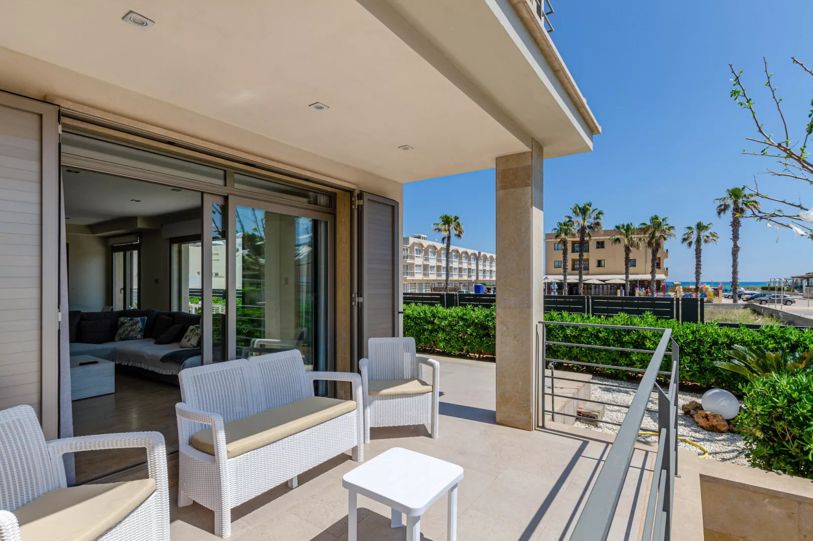 YourHouse Juan-Terrasse