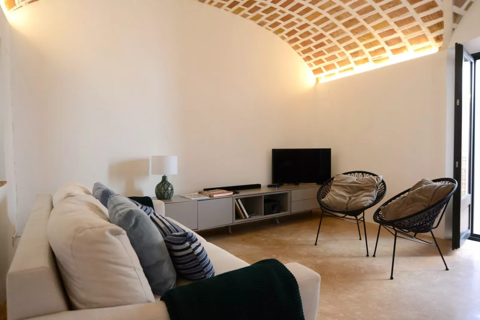 CASA ROSA DEL PORT-Living room