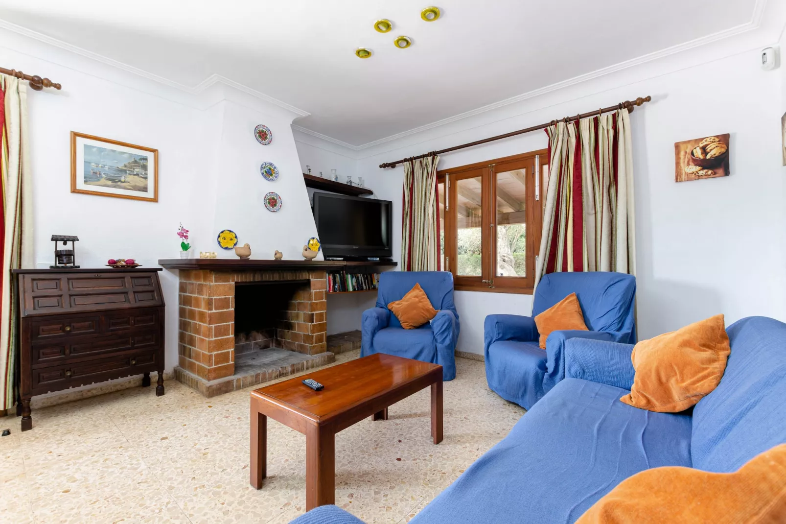 Finca en Pollença con piscina y barbacoa, Escandeu-Living room
