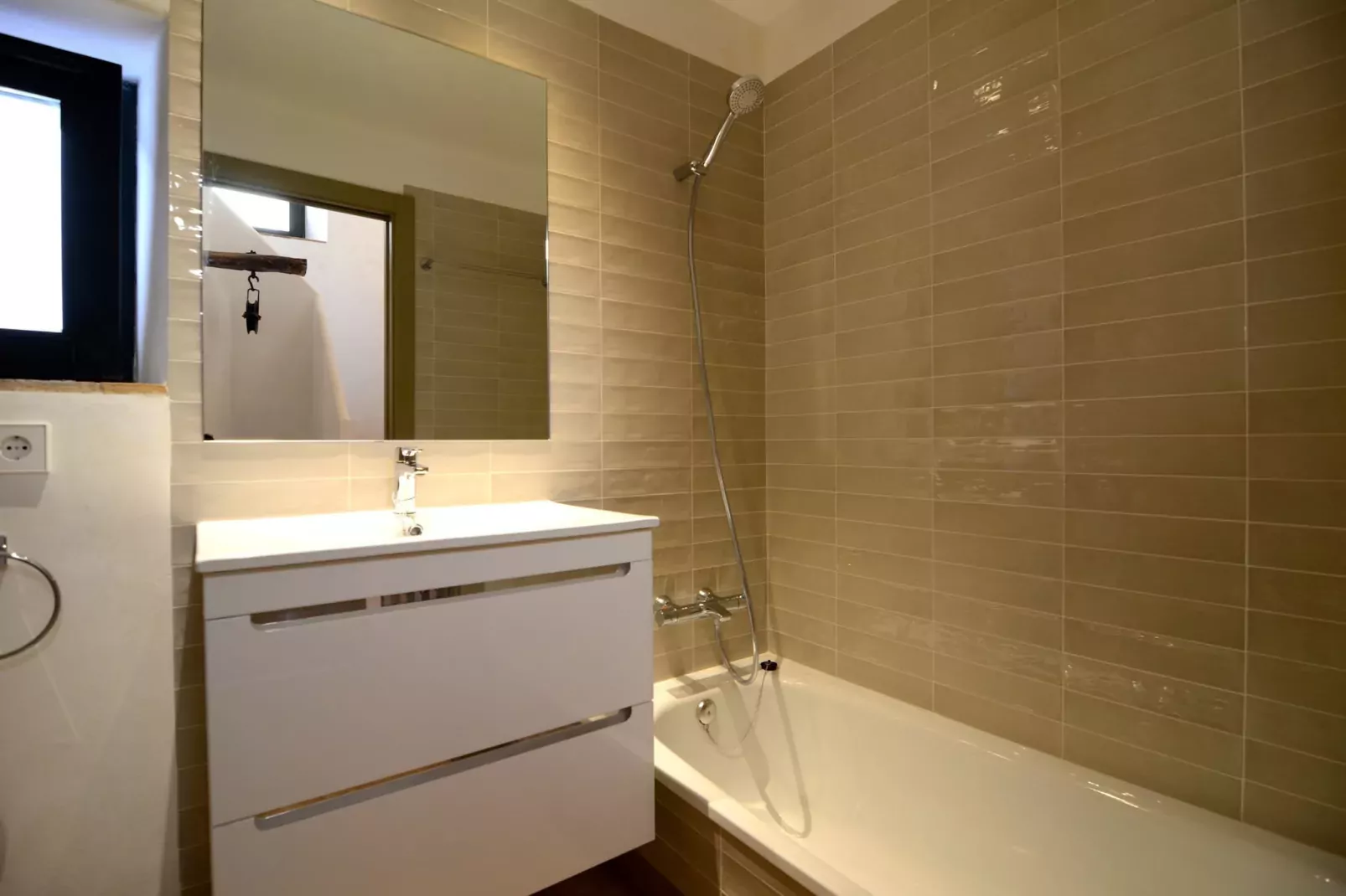CASA ROSA DEL PORT-Bathroom