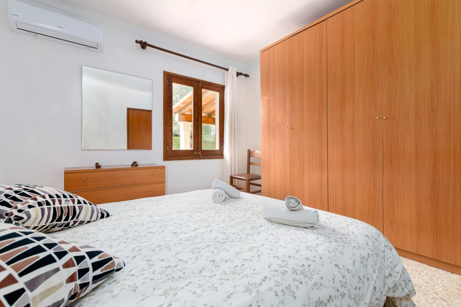 Finca en Pollença con piscina y barbacoa, Escandeu-Bedroom