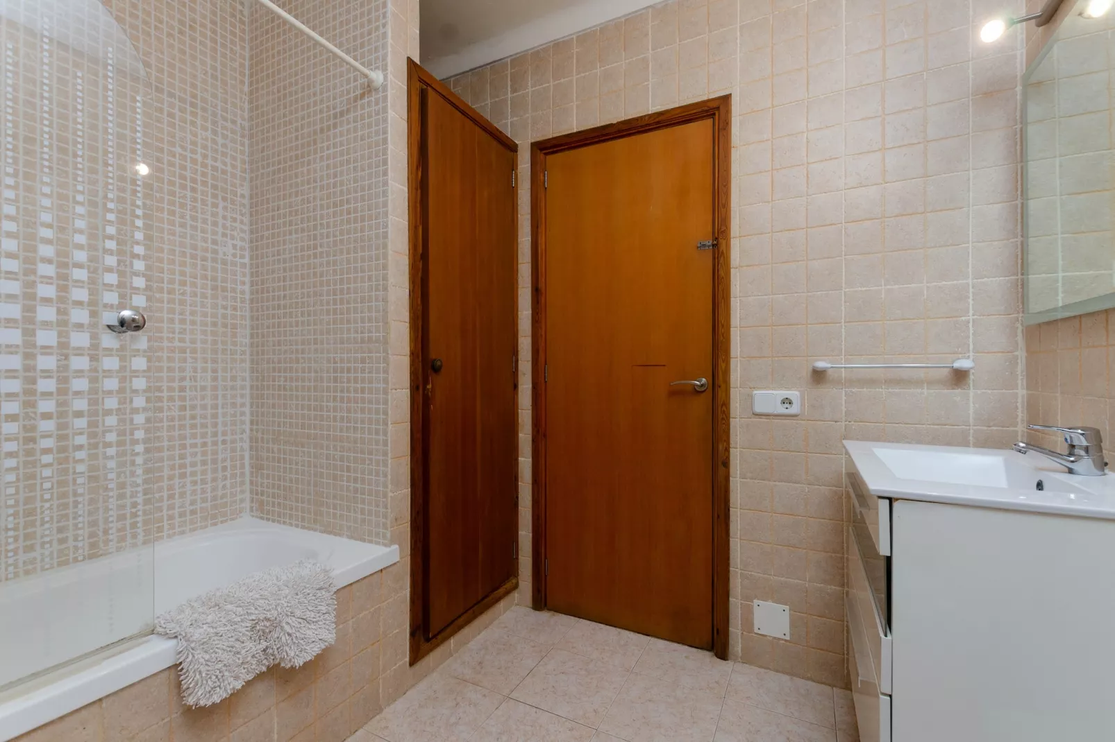 Finca en Pollença con piscina y barbacoa, Escandeu-Bathroom