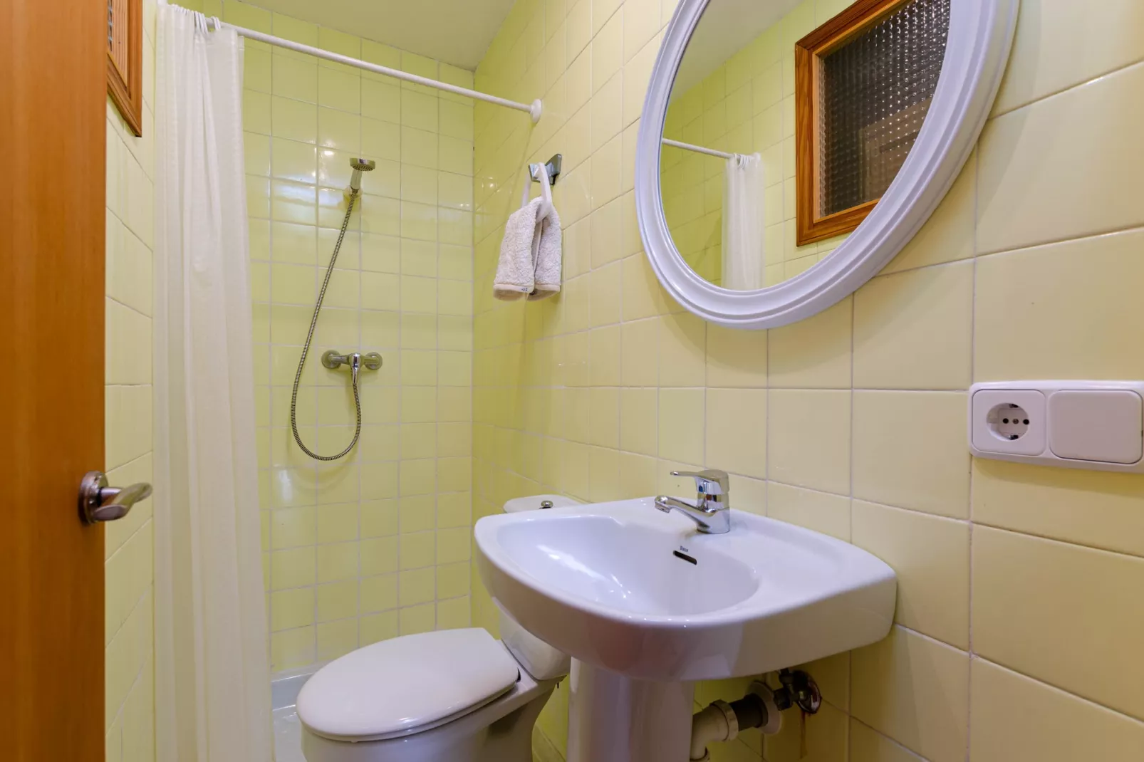 Finca en Pollença con piscina y barbacoa, Escandeu-Bathroom
