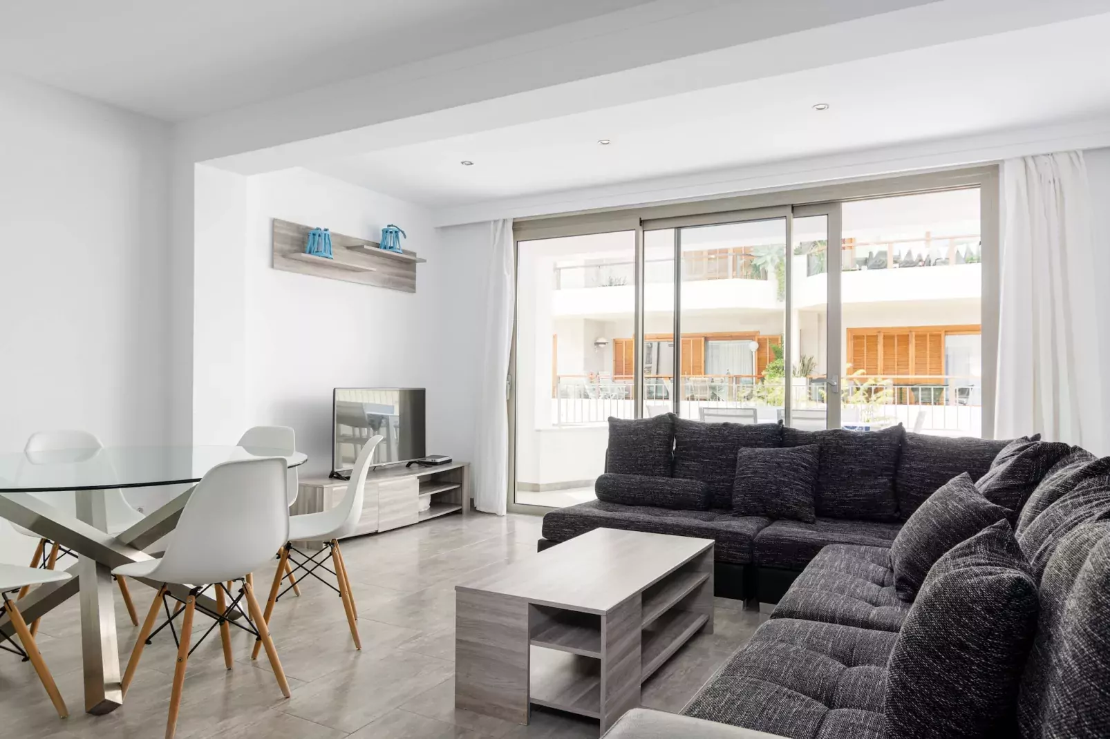 YourHouse Can Cortana-Salon