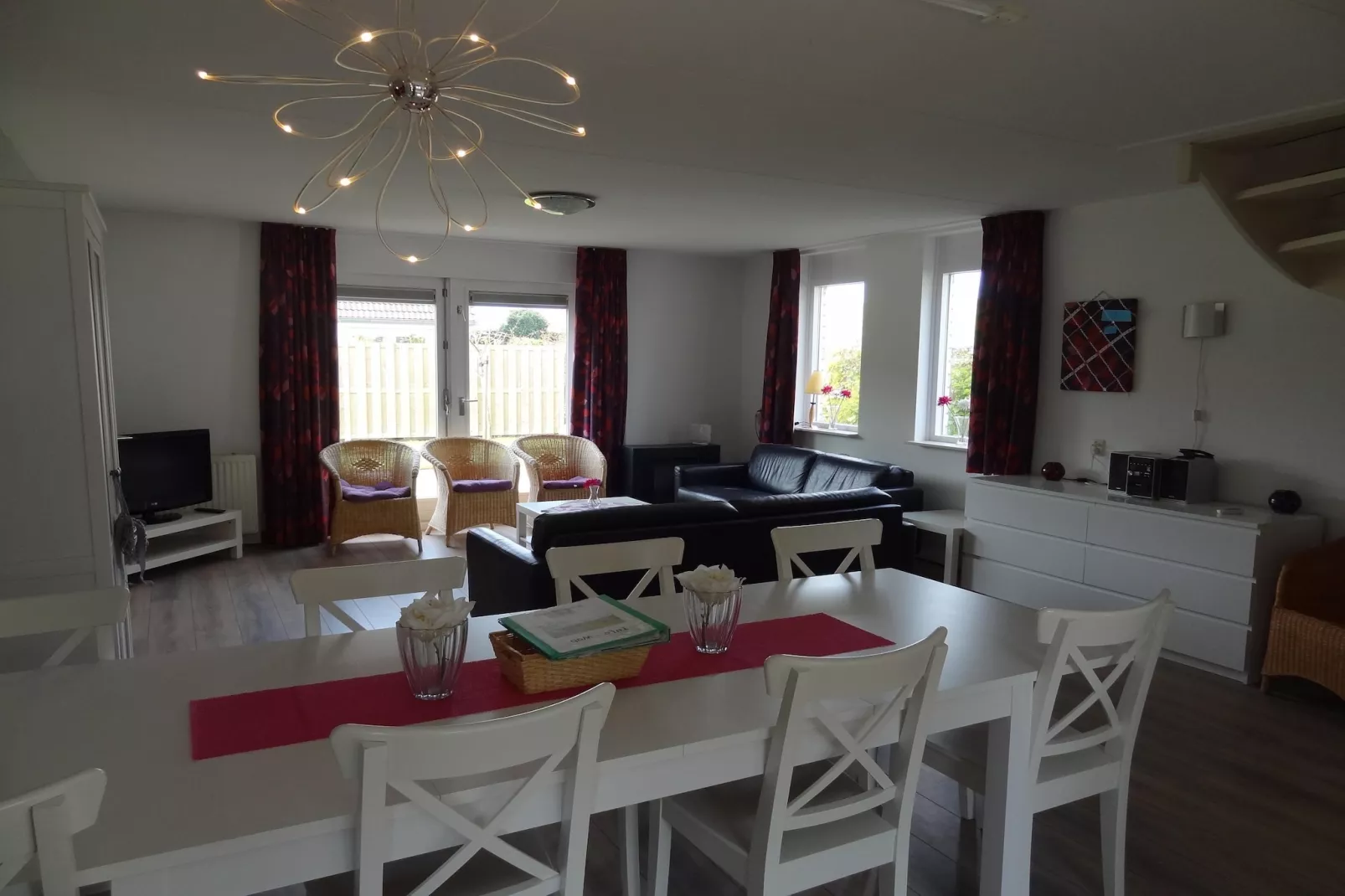 Villapark De Oesterbaai 15-Dining room