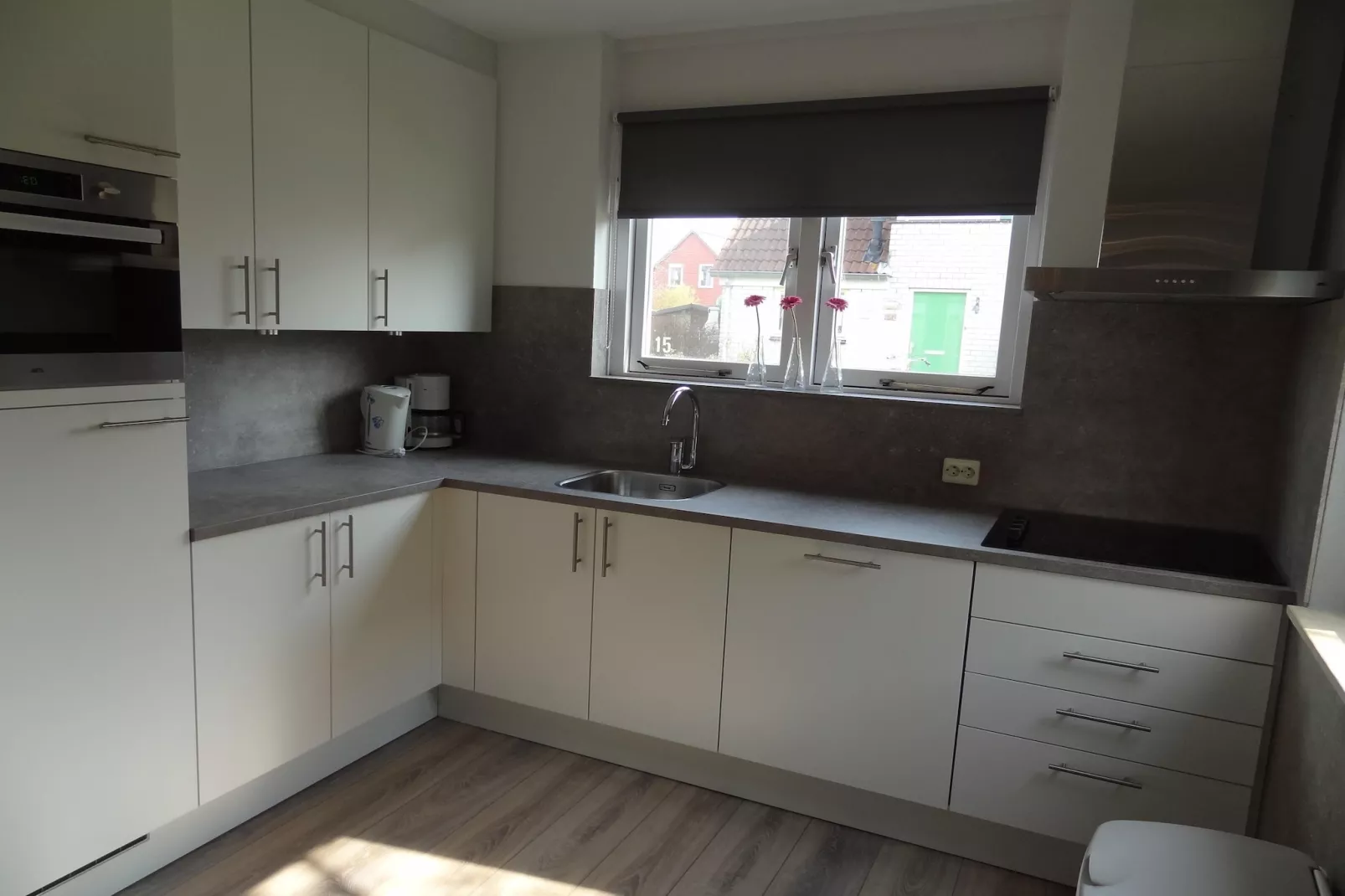 Villapark De Oesterbaai 15-Kitchen